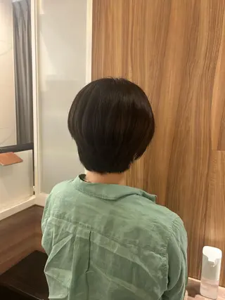 ショート カラー 根本 琴子のヘアスタイル