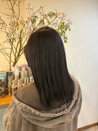 セミロング カラー パーマ 安達 咲のヘアスタイル