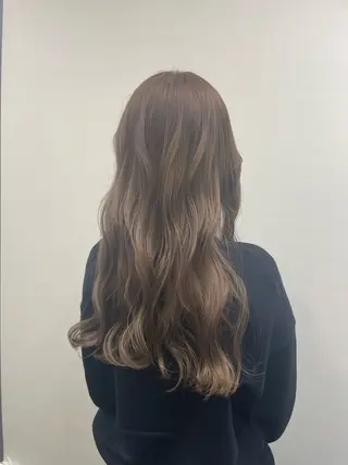 ロング カラー 手塚 由佳のヘアスタイル
