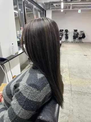 ロング カラー 林 真那のヘアスタイル