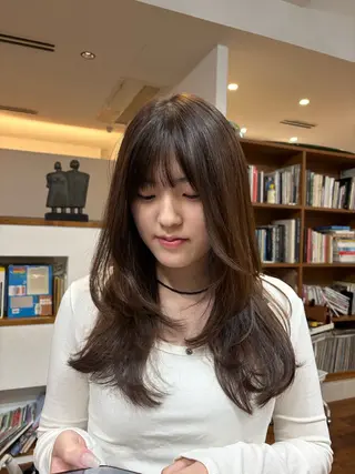 ロング 柿坂 華のヘアスタイル