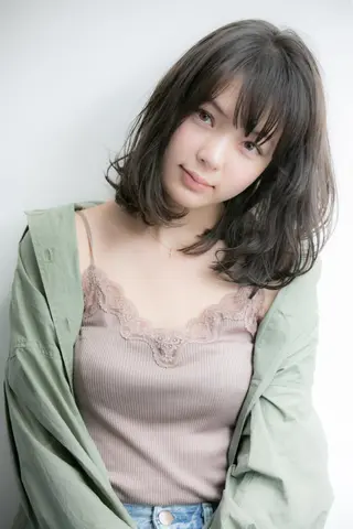 ミディアム 顔周りの垢抜けヘア 立山愛梨のヘアスタイル