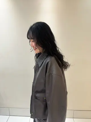 ロング パーマ 岡乃 麻衣のヘアスタイル