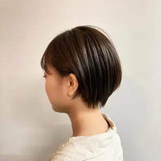 ショート 顔まわりレイヤー デザインカットのヘアスタイル