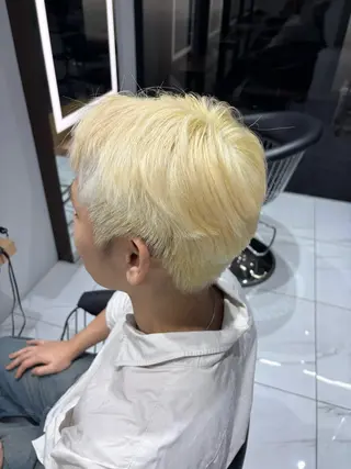ショート カラー ねね🦖 /ブリーチカラーのヘアスタイル