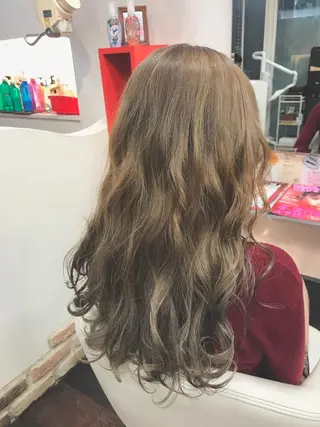 ロング カラー 岩谷/ブリーチ 🪽透明感カラーのヘアスタイル