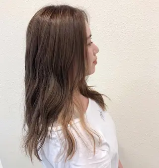 ロング 中川 茜里のヘアスタイル