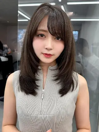 カラー セミロング Lond Roleのヘアスタイル
