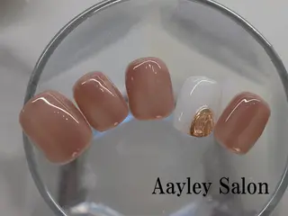 ショート カラー ネイル Aayley アイリ―サロンのネイルデザイン