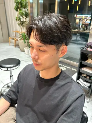 メンズ yuu 🪴 透明感 カラー/メンズパーマのヘアスタイル