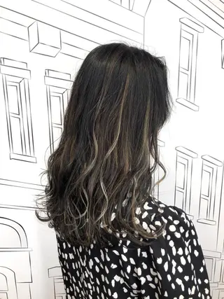 セミロング TOMOKA 艶髪/透明感カラーのヘアスタイル