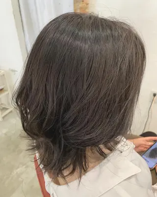 ミディアム カラー fio マナミのヘアスタイル