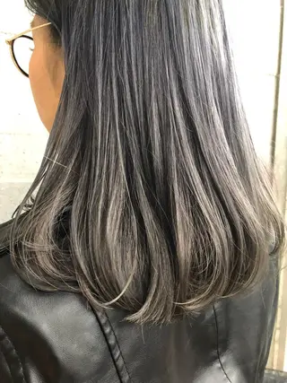ミディアム カラー 白髪ぼかし×デザイン 🕊️🫧ホウジョウのヘアスタイル