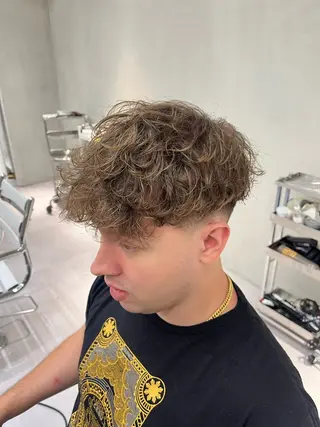 ショート パーマ メンズ ⚡メンズパーマフ ェードカットTomyのヘアスタイル