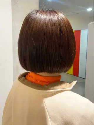 ショート ブリーチカラー/ブロ ンドレイヤーカットのヘアスタイル