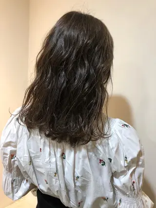 セミロング カラー MIOベージュカラー 柔らかいカラーのヘアスタイル