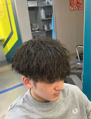 パーマ メンズ DAZZLE hair RUSH所属・波巻き得意 メンズ美容師/松井陸のヘアスタイル