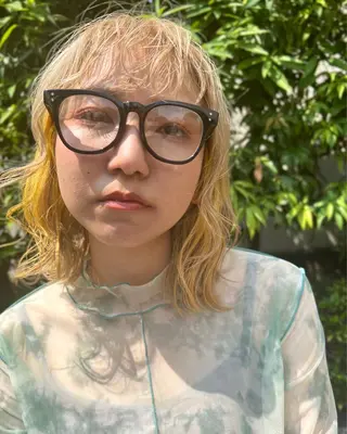 ミディアム ヘアアレンジ レイヤー/ウルフ/ ハイトーンchimiのヘアスタイル