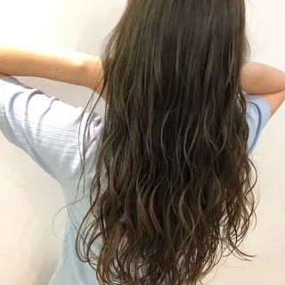 ロング カラー 渡邊 唯のヘアスタイル