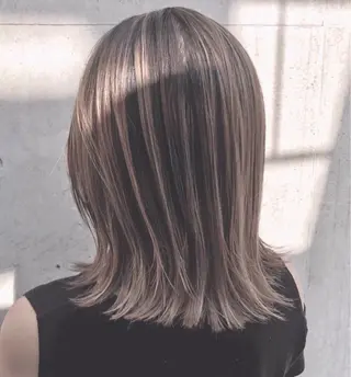 ミディアム カラー AKI アキのヘアスタイル