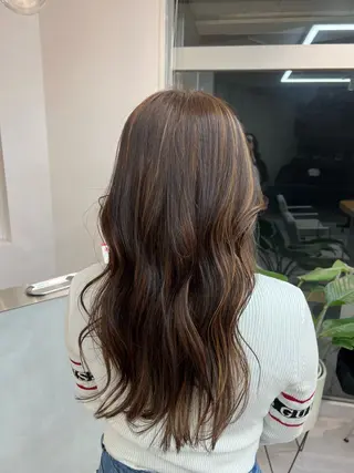 ロング カラー 小森聖奈 韓国風レイヤーカットのヘアスタイル