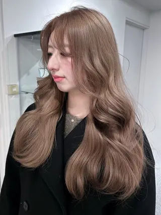 ロング カラー 💍透明感 💖艶ミルクティーのヘアスタイル