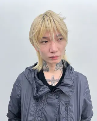 ショート カラー メンズ ムード造るハイトーン ケアブリーチ/ユウキのヘアスタイル