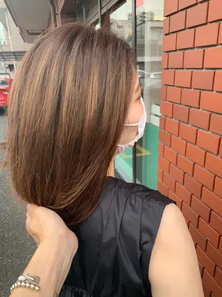 ミディアム カラー 河端 春綺のヘアスタイル