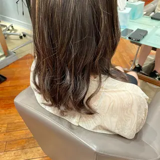 カラー 梅本 佳容子のヘアスタイル