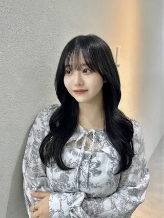 セミロング 韓国レイヤー透明感 カラーヨウスケのヘアスタイル