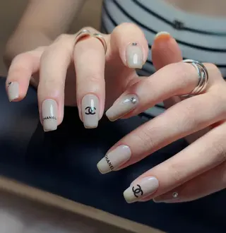 ネイル Queens テイのネイルデザイン