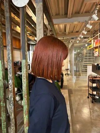 ミディアム カラー 白上 愛佳のヘアスタイル