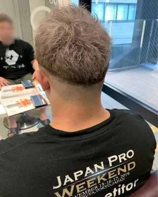 カラー メンズ イシイ リョウヘイのヘアスタイル
