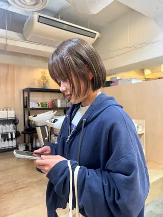 ショート カラー illatos あやののヘアスタイル