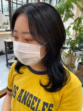 ミディアム カラー 高梨 菜々のヘアスタイル