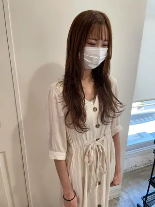 ロング カラー MIOベージュカラー 柔らかいカラーのヘアスタイル