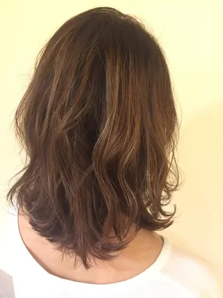 ミディアム カラー 加藤 綾華のヘアスタイル