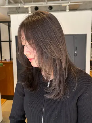 セミロング カラー 🫧うる艶レイヤー /グレージュ🪐リサのヘアスタイル