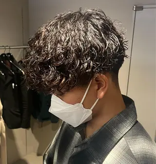 ミディアム カラー パーマ メンズ 横浜駅メンズパーマ師 🌀岩﨑弘成🌀のヘアスタイル