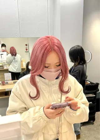 セミロング カラー ブリーチ毛の縮毛矯正 ハイトーン/岡本智樹のヘアスタイル