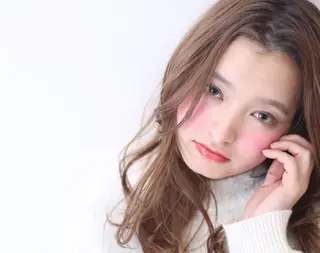 ロング カラー TAI透明カラー 柔らかい縮毛矯正のヘアスタイル