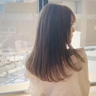 セミロング ブリーチカラー💛 石川慧南のヘアスタイル