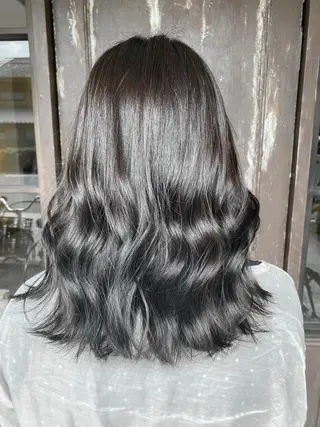 セミロング カラー 川越 輝梨奈のヘアスタイル