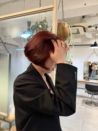 ショート カラー ミルクティー× グレージュMOMOのヘアスタイル