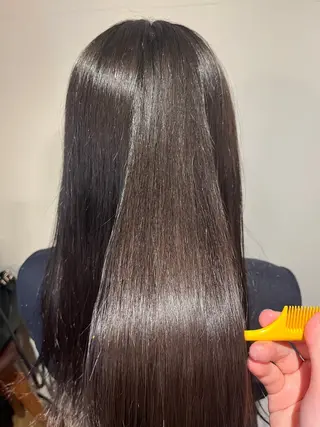 ロング あかね 髪質改善ストレートのヘアスタイル