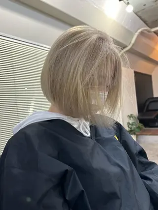 ミディアム カラー パーマ ヘアアレンジ メンズ キッズ ネイル マツエク・マツパ アイブロウ 切りっぱなしヘアボブ ミディアムヘアRYOのヘアスタイル