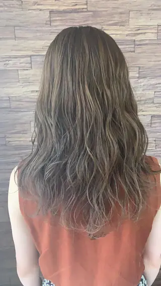 セミロング カラー 有坂 里恵のヘアスタイル