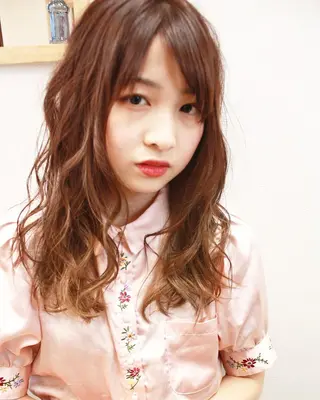 ミディアム カラー パーマ tuuli トゥーリのヘアスタイル