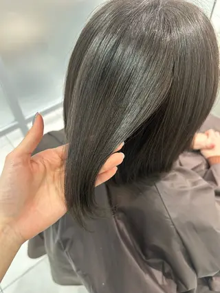 ミディアム オリーブ/アッシュ やわらか透明感カラーのヘアスタイル