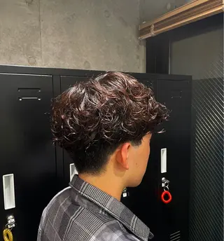パーマ メンズ レイヤー/透けカラー アレンジ/篠崎渚彩のヘアスタイル